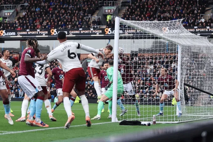 nghich-canh-chua-tung-co-tai-premier-league-2_11zon